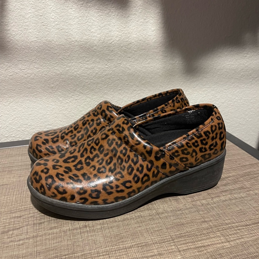 Women’s clogs